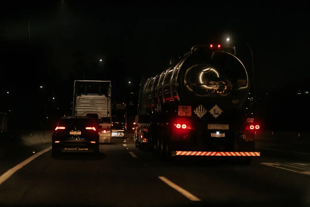 Movimentação de container dentro de pátio industrial